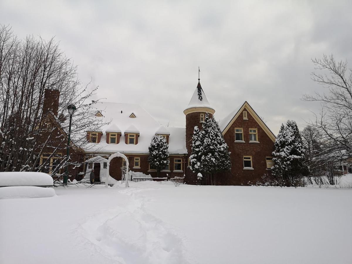 Chateau Murdock Gite Et Esthetique 1950 Chicoutimi 外观 照片